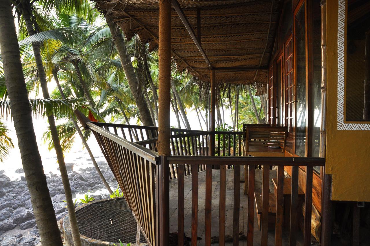 Готель Belantara Beach Front Vengurla Екстер'єр фото